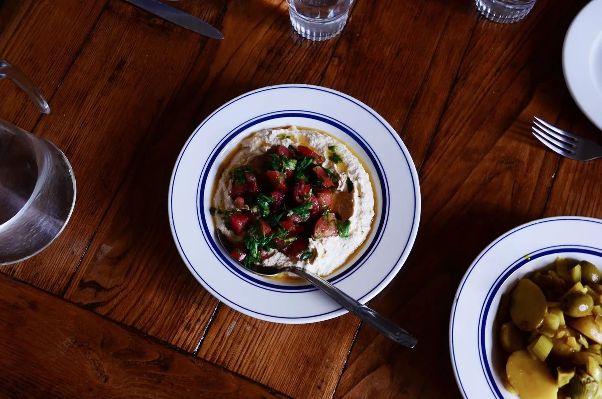 Houmous aux tomates et au persil