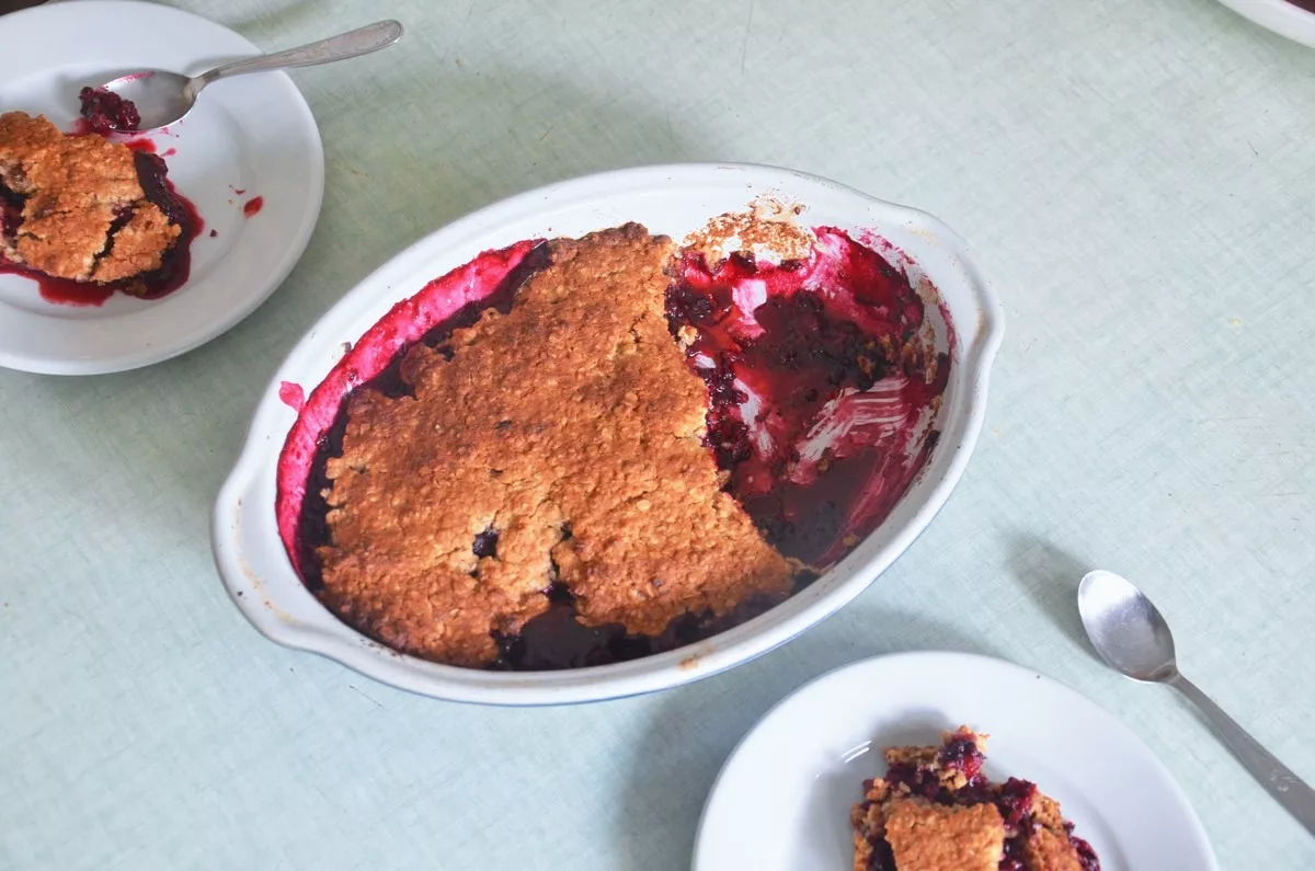 Crumble vegan aux flocons d'avoine, dessert fait maison
