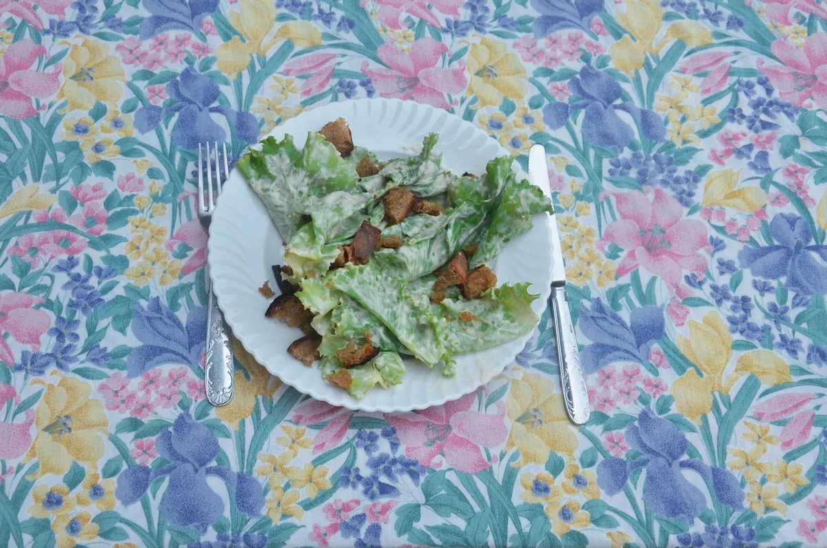 Salade César vegan aux gros croutons à l’ail